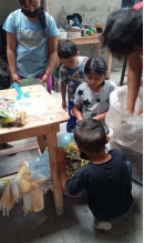 Atelier de compostage avec les
enfants de Santa-Maria Coapan,
Mexique. Crédit photo : FAT.